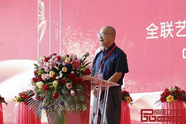 全聯(lián)藝術(shù)紅木家具專業(yè)委員會顧問、中國新中式文化研究院院長胡景初致辭 全聯(lián)藝術(shù)紅木家具專業(yè)委員會顧問、中國新中式文化研究院院長胡景初致辭