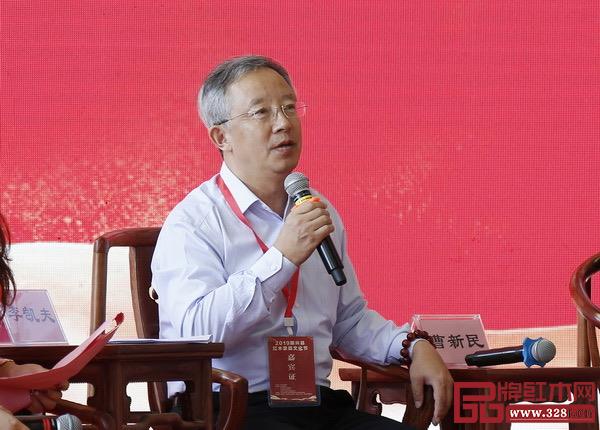 華南農(nóng)業(yè)大學(xué)博士生導(dǎo)師李凱夫:紅木行業(yè)未來發(fā)展要從三個(gè)點(diǎn)考慮。 華南農(nóng)業(yè)大學(xué)博士生導(dǎo)師李凱夫:紅木行業(yè)未來發(fā)展要從三個(gè)點(diǎn)考慮。