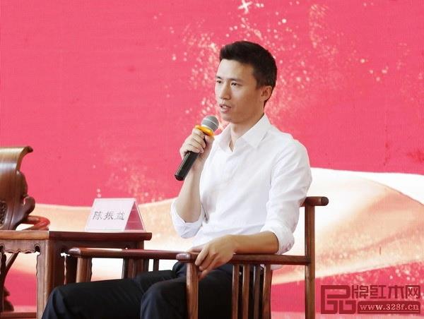 廣東省新中式家具設(shè)計(jì)工程技術(shù)研究中心主任陳振益:紅木企業(yè)需要考慮當(dāng)前的消費(fèi)人群和未來的消費(fèi)人群,思考如何創(chuàng)新 廣東省新中式家具設(shè)計(jì)工程技術(shù)研究中心主任陳振益:紅木企業(yè)需要考慮當(dāng)前的消費(fèi)人群和未來的消費(fèi)人群,思考如何創(chuàng)新