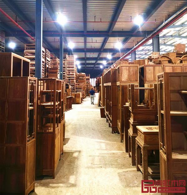 走進王士豐紅木生產(chǎn)基地,感受魯班鎖拼合體驗 走進王士豐紅木生產(chǎn)基地,感受魯班鎖拼合體驗