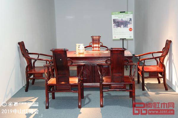 《和諧茶臺》器型簡約大氣,古典優(yōu)雅 《和諧茶臺》器型簡約大氣,古典優(yōu)雅