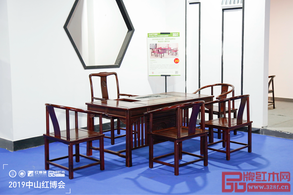 《心如茶臺》以明式風(fēng)格為主，設(shè)計簡潔大方，細節(jié)精美獨到