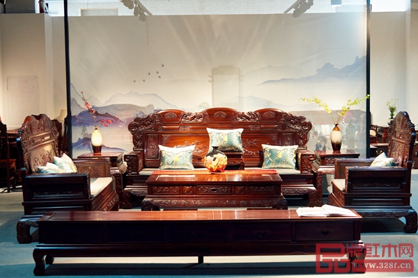 智博居紅木展位現(xiàn)場精品紅木家具品鑒