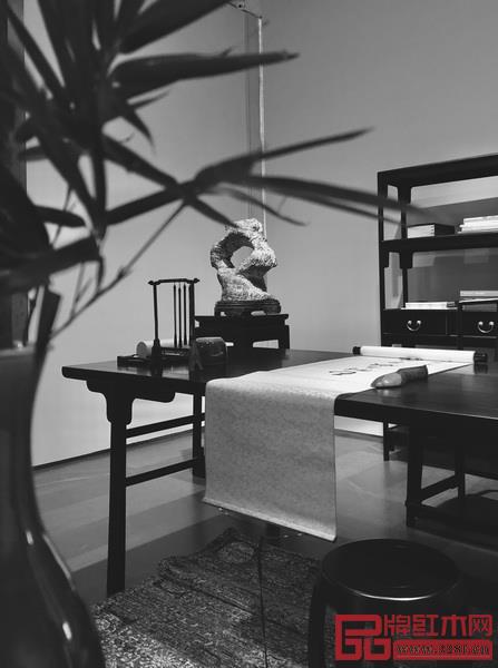 文房百器是文人雅客賞玩之物,體現(xiàn)中國(guó)文人獨(dú)有的生活情趣(濟(jì)南天地儒風(fēng)孔子文化產(chǎn)業(yè)有限公司供圖) 文房百器是文人雅客賞玩之物,體現(xiàn)中國(guó)文人獨(dú)有的生活情趣(濟(jì)南天地儒風(fēng)孔子文化產(chǎn)業(yè)有限公司供圖)