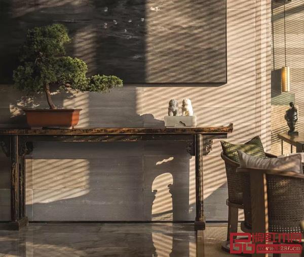 家居空間揉進(jìn)文創(chuàng)藝術(shù)最細(xì)膩的情感,置身于其中的觀者、居者,都對(duì)其鐘愛有加(濟(jì)南天地儒風(fēng)孔子文化產(chǎn)業(yè)有限公司供圖) 家居空間揉進(jìn)文創(chuàng)藝術(shù)最細(xì)膩的情感,置身于其中的觀者、居者,都對(duì)其鐘愛有加(濟(jì)南天地儒風(fēng)孔子文化產(chǎn)業(yè)有限公司供圖)