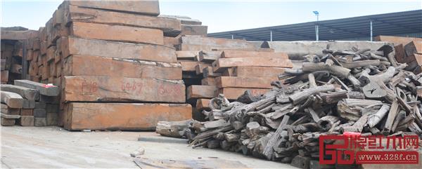 觀瀾紅木木材市場是我國高端紅木原料的重要集散地 觀瀾紅木木材市場是我國高端紅木原料的重要集散地