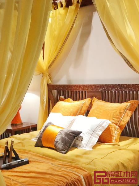 在新中式軟裝中使用愛馬仕橙能夠帶來活潑熱情的色彩情緒,彰顯了新中式大膽放肆的魅力 在新中式軟裝中使用愛馬仕橙能夠帶來活潑熱情的色彩情緒,彰顯了新中式大膽放肆的魅力