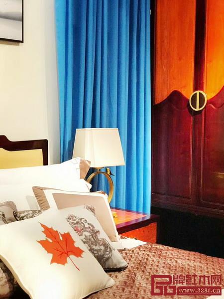 在多種色彩搭配過程中,設(shè)計主要色塊使搭配主次得當(dāng) 在多種色彩搭配過程中,設(shè)計主要色塊使搭配主次得當(dāng)