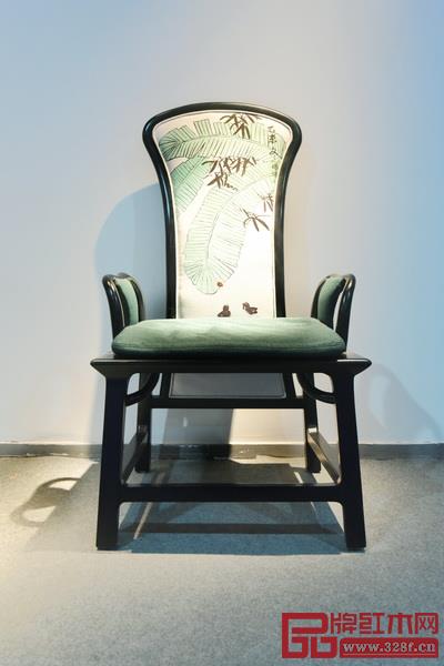 翡翠綠凸顯優(yōu)雅莊重氣質(zhì)的同時,也帶來欣欣向榮的生命力 翡翠綠凸顯優(yōu)雅莊重氣質(zhì)的同時,也帶來欣欣向榮的生命力