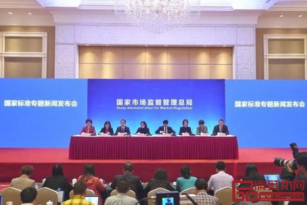 10月20日,國家市場監(jiān)督管理總局、國家標(biāo)準(zhǔn)化管理委員會在浙江省義烏市召開新聞發(fā)布會,批準(zhǔn)發(fā)布《家具售后服務(wù)標(biāo)準(zhǔn)》等標(biāo)準(zhǔn) 10月20日,國家市場監(jiān)督管理總局、國家標(biāo)準(zhǔn)化管理委員會在浙江省義烏市召開新聞發(fā)布會,批準(zhǔn)發(fā)布《家具售后服務(wù)標(biāo)準(zhǔn)》等標(biāo)準(zhǔn)