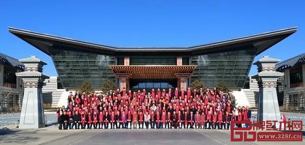 第九屆紅木品牌峰會走進“一帶一路”論壇主會場 第九屆紅木品牌峰會走進“一帶一路”論壇主會場