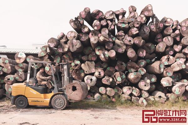 紅木家具行業(yè)能否可持續(xù)發(fā)展，木材問題首當(dāng)其沖