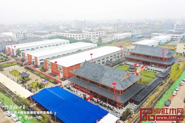 魯班木藝展覽館坐落于美麗的中國(guó)湖城——江西省鄱陽(yáng)縣