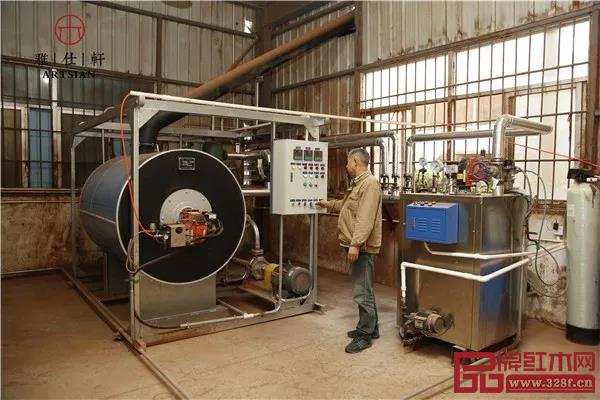 雅仕軒紅木引進智能化木材烘干設(shè)備,最大程度地減少人工操作的誤差,使烘干的溫度、濕度都達到最佳控制效果 雅仕軒紅木引進智能化木材烘干設(shè)備,最大程度地減少人工操作的誤差,使烘干的溫度、濕度都達到最佳控制效果