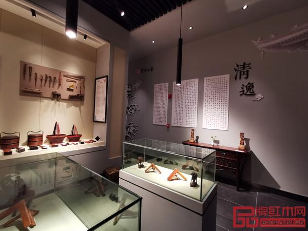 魯班木藝展覽館里的家具氣韻融通，不見斧鑿痕跡，可謂美輪美奐