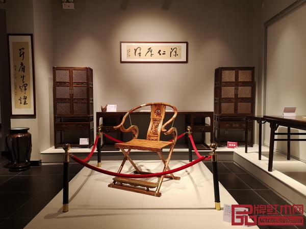 魯班木藝通過(guò)展覽館里的經(jīng)典作品，讓世界從明式家具開始“讀懂”中國(guó)