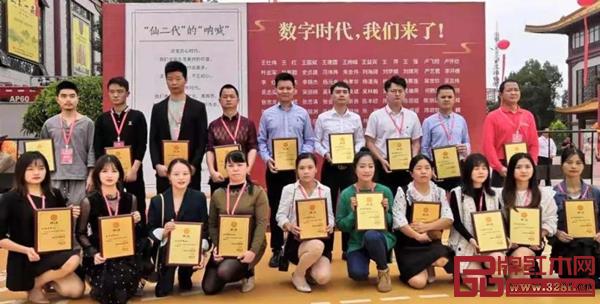 部分代表登上仙游紅博會(huì),在開幕式上為“仙二代”發(fā)聲 部分代表登上仙游紅博會(huì),在開幕式上為“仙二代”發(fā)聲