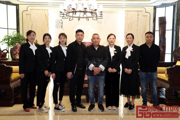 華廈酸枝館全體銷售精英.jpg 華廈酸枝館全體銷售精英.jpg