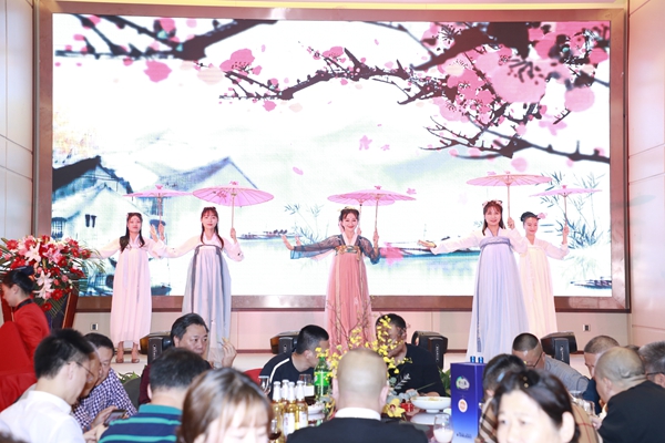 答謝晚宴載歌載舞,熱鬧非凡 答謝晚宴載歌載舞,熱鬧非凡