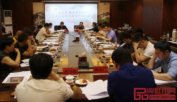 “穩(wěn)企業(yè) 提管理會議暨第三次執(zhí)行會長擴大會議”在御乾堂紅木召開 “穩(wěn)企業(yè) 提管理會議暨第三次執(zhí)行會長擴大會議”在御乾堂紅木召開