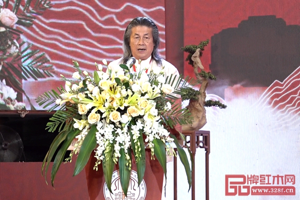 伍炳亮大師在展會開幕式上致辭 伍炳亮大師在展會開幕式上致辭