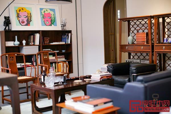 “汲古涵今——古典家具現(xiàn)代生活空間展”暨區(qū)氏家具(深圳)生活藝術(shù)空間揭牌慶典在深圳市羅湖區(qū)明珠藝成五樓舉行 “汲古涵今——古典家具現(xiàn)代生活空間展”暨區(qū)氏家具(深圳)生活藝術(shù)空間揭牌慶典在深圳市羅湖區(qū)明珠藝成五樓舉行