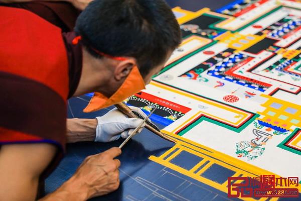 壇城沙畫藝術(shù)和“無形妙有”覺囊唐卡藝術(shù)展將讓更多熱愛藝術(shù)的市民感受生命的真諦