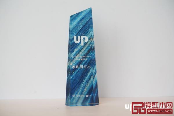 泰和園斬獲“2019年度中國家居產(chǎn)業(yè)品牌獎—消費者喜愛品牌”,成為全國唯一獲此殊榮的紅木家具企業(yè) 泰和園斬獲“2019年度中國家居產(chǎn)業(yè)品牌獎—消費者喜愛品牌”,成為全國唯一獲此殊榮的紅木家具企業(yè)