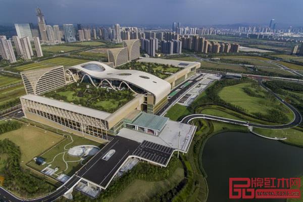 11月29日,2019第五屆中國(guó)(杭州)紅木家具精品博覽會(huì)暨全國(guó)紅木制品溯源保真專(zhuān)題展在杭州和平國(guó)際會(huì)展中心盛大開(kāi)幕。 11月29日,2019第五屆中國(guó)(杭州)紅木家具精品博覽會(huì)暨全國(guó)紅木制品溯源保真專(zhuān)題展在杭州和平國(guó)際會(huì)展中心盛大開(kāi)幕。