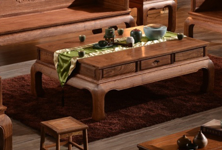 紅木家具中刺猬紫檀是最親民 不易開(kāi)裂