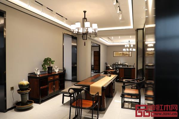 提名理由：海強(qiáng)紅木創(chuàng)立之初就以“發(fā)揚(yáng)紅木家具文化”為己任，不斷創(chuàng)新發(fā)展。嚴(yán)格把控產(chǎn)品生產(chǎn)的每個(gè)環(huán)節(jié)，堅(jiān)守產(chǎn)品質(zhì)量，并融入傳統(tǒng)家具文化的精髓與當(dāng)代家居文化內(nèi)涵。傳承華夏文脈，以匠心構(gòu)建美好生活。海強(qiáng)紅木數(shù)年如一日在高端紅木家具品質(zhì)與技藝上的研磨，造就了企業(yè)一流的口碑與信譽(yù)度，廣受消費(fèi)者喜愛(ài)。