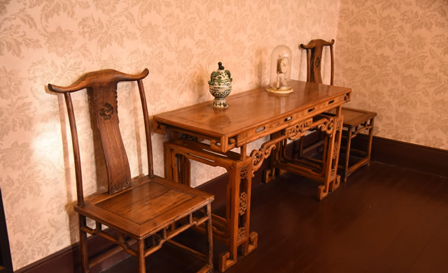 紅木家具清潔要適度 紗布擦拭灰塵不宜化學(xué)光亮劑