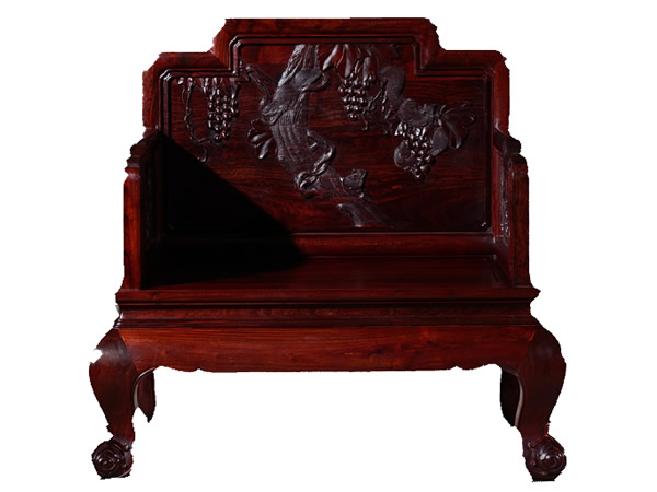 紫檀木家具木質(zhì)比較硬 價(jià)值體現(xiàn)在宮廷屬性