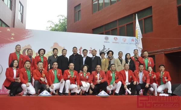 蔣楨全針對內(nèi)部員工和外界客商朋友開設(shè)了多場中華文化和紅木知識講座及慈善公益活動 蔣楨全針對內(nèi)部員工和外界客商朋友開設(shè)了多場中華文化和紅木知識講座及慈善公益活動