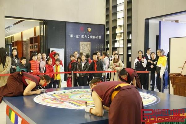 壇城沙畫藝術和“無形妙有”覺囊·唐卡藝術展，讓民眾在身邊感受廟堂之中的藏傳佛教文化和宗教藝術的博大精深