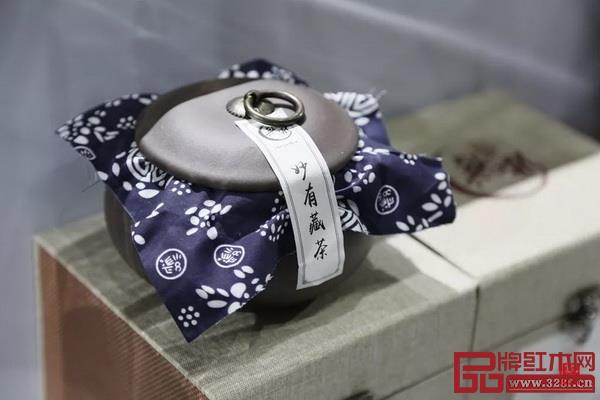 從東方花道藝術作品展示和插花體驗到藏茶藏香養(yǎng)生體驗、文創(chuàng)工藝品展覽等，吸引了眾多紅木家具愛好者