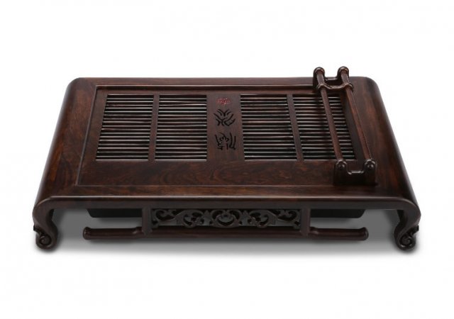 怎么鑒別刺猬紫檀木？看顏色、聞味道、用水泡