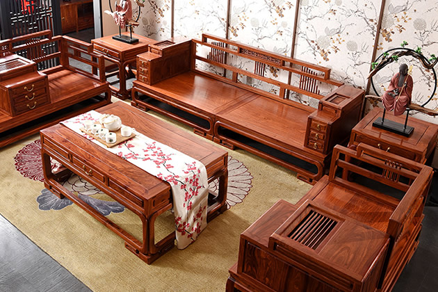 花梨木茶臺特點 表面光滑、淡褐色為主耐用度高