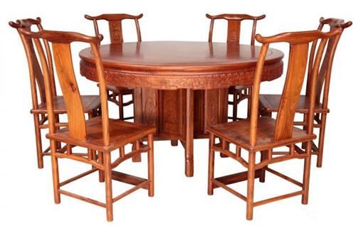 紅木餐桌如何選購?要挑堅固結(jié)實木紋較細密的