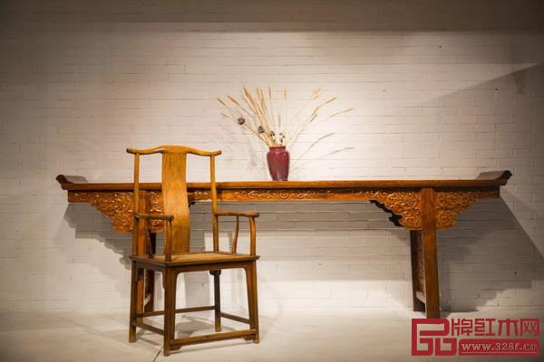 “黃花梨的秘密”明式家具賀歲展展品(圖片來自明清家具研習社) “黃花梨的秘密”明式家具賀歲展展品(圖片來自明清家具研習社)