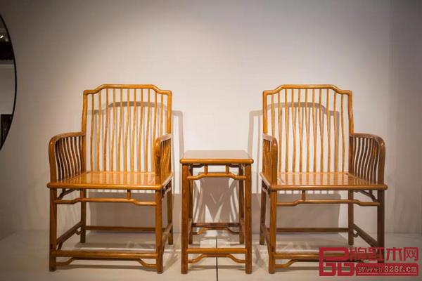 “黃花梨的秘密”明式家具賀歲展展品(圖片來自明清家具研習社) “黃花梨的秘密”明式家具賀歲展展品(圖片來自明清家具研習社)