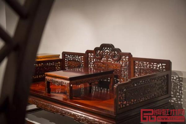 “黃花梨的秘密”明式家具賀歲展展品(圖片來自明清家具研習社) “黃花梨的秘密”明式家具賀歲展展品(圖片來自明清家具研習社)