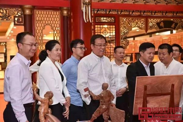 現(xiàn)場參觀歷屆作品 現(xiàn)場參觀歷屆作品