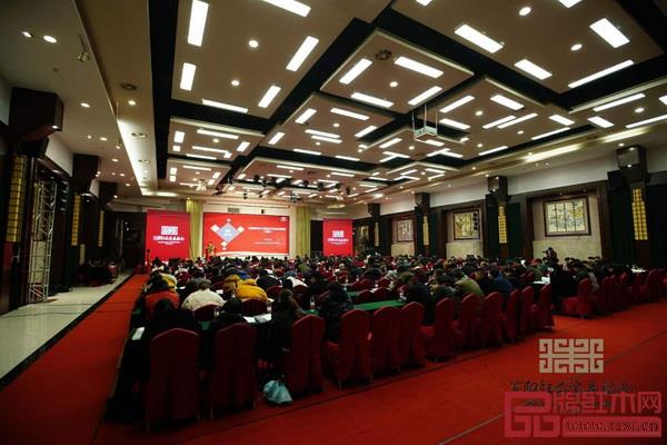 12月20日，東陽紅木家具行業(yè)協(xié)會第三屆第一次會員代表大會圓滿舉行。