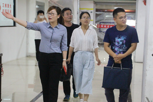 金華市科技局領(lǐng)導調(diào)研指導御乾堂紅木技改創(chuàng)新工作