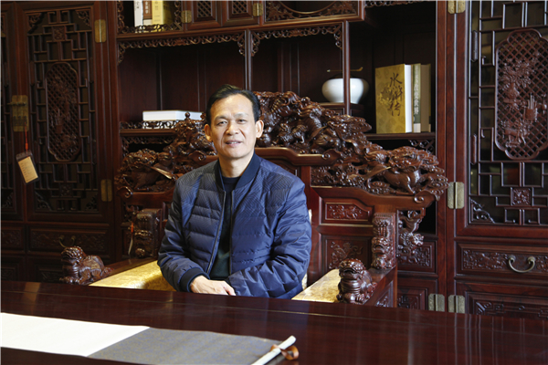 海強紅木在董事長馬海榮的領導下發(fā)展迅速.jpg 海強紅木在董事長馬海榮的領導下發(fā)展迅速.jpg