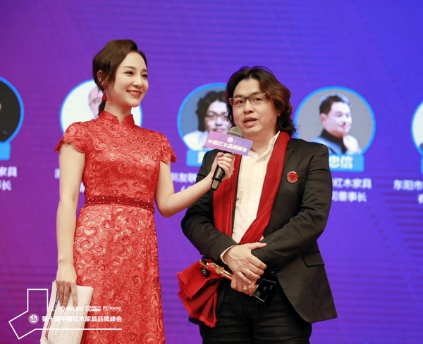 為紅木總裁戴愛國在接受采訪