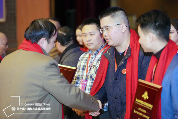 獻(xiàn)禮當(dāng)代精英！順泰軒·書香門第被評為十大新中式品牌