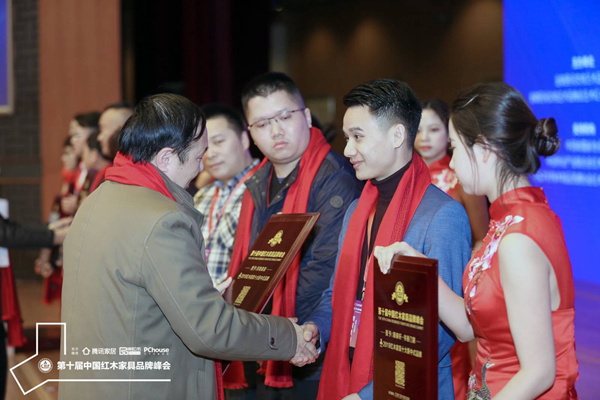 不忘初心，堅持原創(chuàng)，印巷森刻榮獲“2019紅木家具十大新中式品牌”