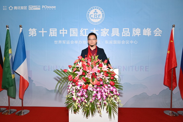 魯班木藝總經(jīng)理李景春受邀出席品牌峰會 魯班木藝總經(jīng)理李景春受邀出席品牌峰會